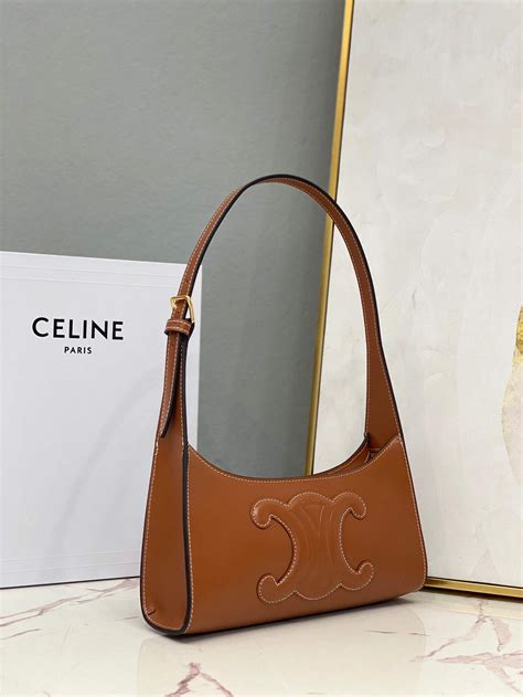 celine 平滑小牛皮斜揹橢圓形銀包|布料及小牛皮CUIR TRIOMPHE斜揹橢圓形銀包 .